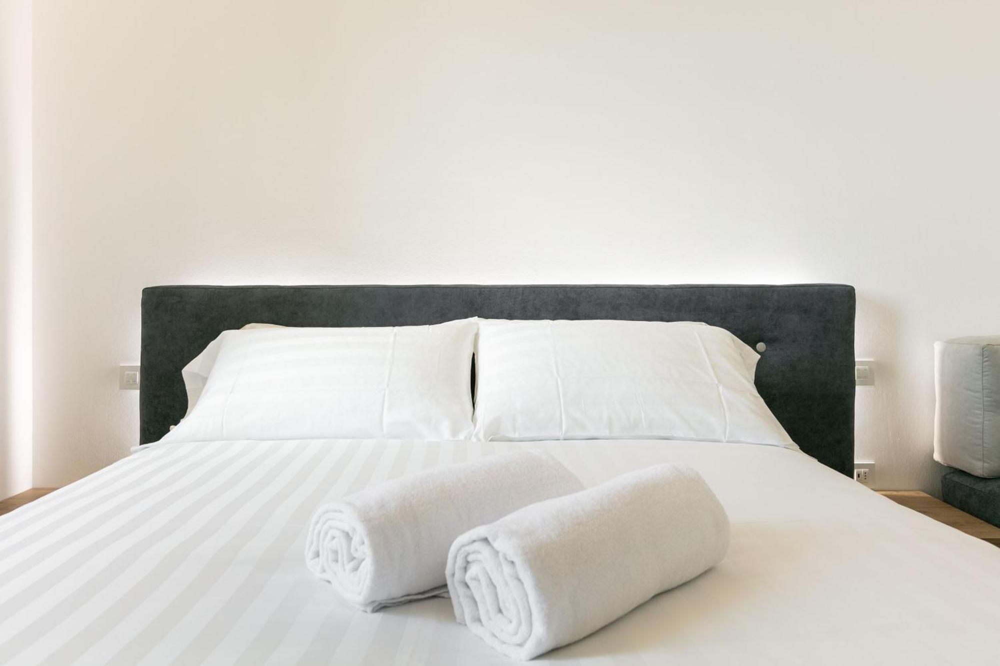 Domus Cavour Rooms&Suites Tirano Habitación foto